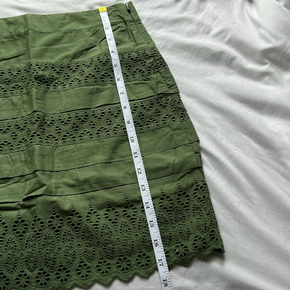GAP Eyelet Tiered Mini Skirt Olive Green NWT - Picture 8 of 11